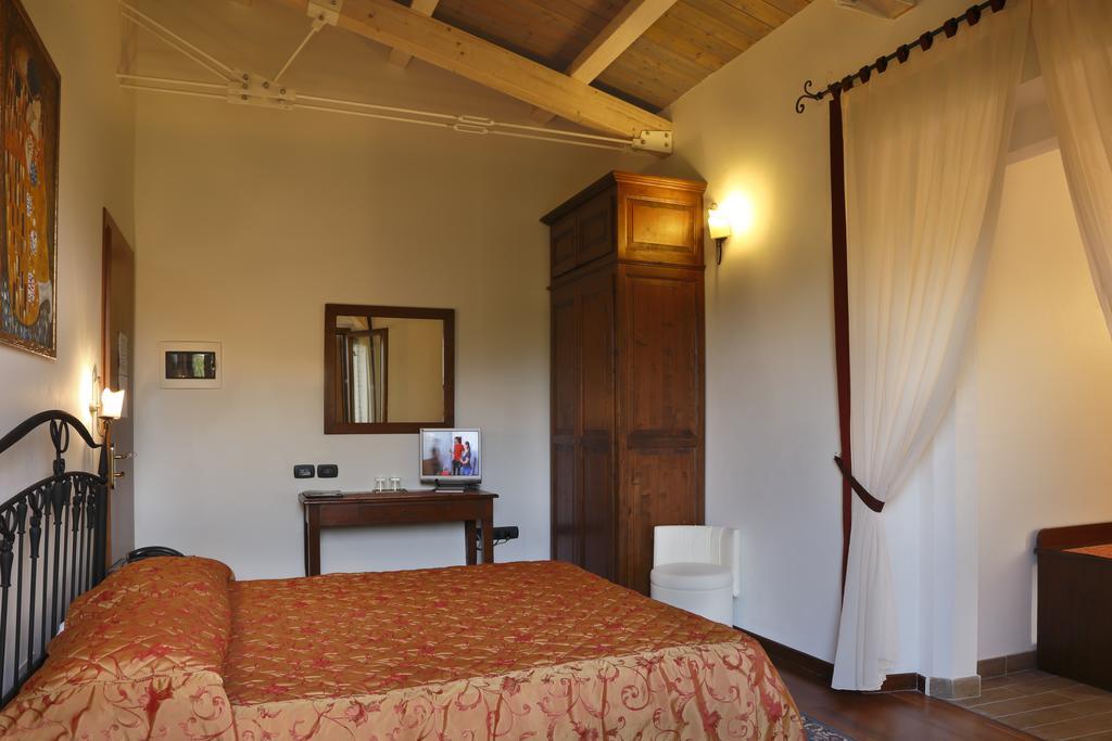 Colleverde Country House & Spa Urbino Room photo
